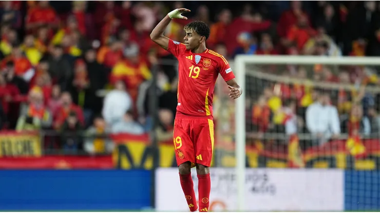 Lamine Yamal, protagonista dentro y fuera del campo con España.