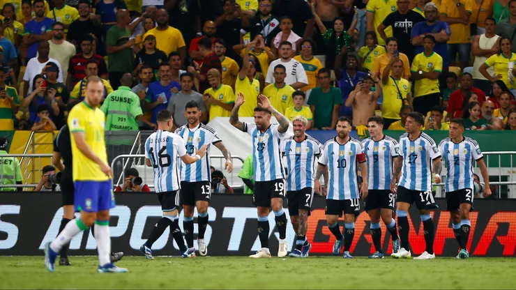 La FIFA publicó que Argentina y Brasil están igualados en el historial con 42 triunfos por lado y 25 empates.