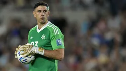 Dibu Martínez durante la goleada de Argentina.