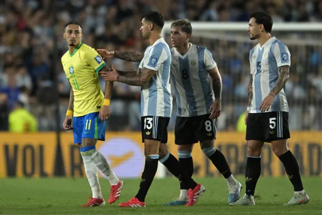 Argentina anuló por completo a Raphinha, uno de los mejores del mundo esta temporada.