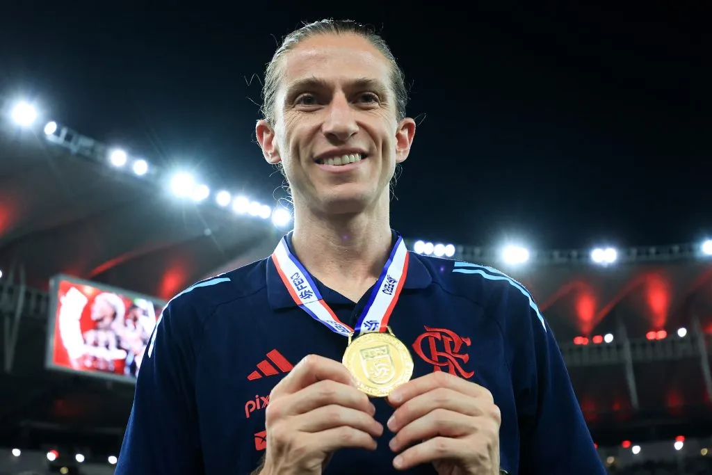 El nombre de Filipe Luis tomó fuerza como candidato a reemplazar a Dorival.