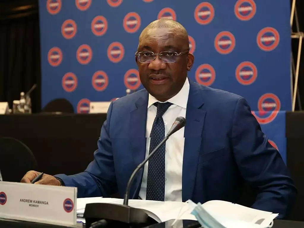 Andrew Kamanga tendrá que ir a elecciones y cancelar su reelección automática.