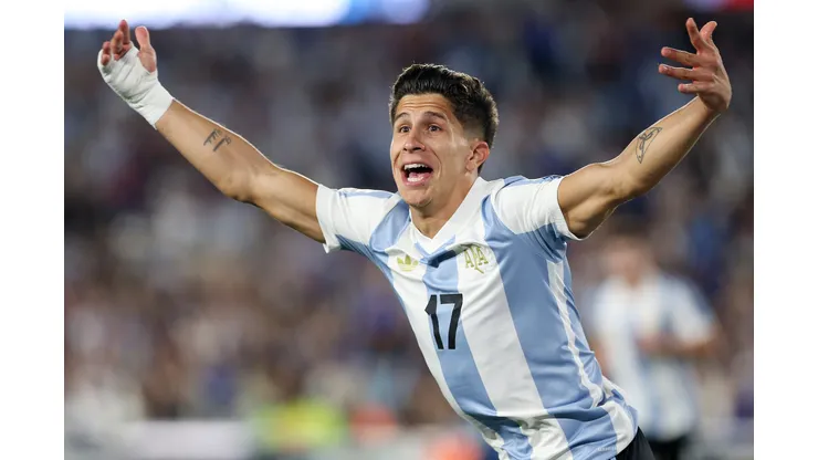 Giuliano Simeone celebra su gol ante Brasil.
