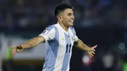 Thiago Almada con la camiseta de la Selección Argentina.