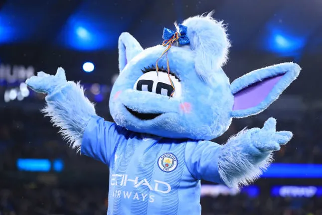 Moonbeam es la mascota de Manchester City y la mujer que usó el disfraz denunció a Haaland.
