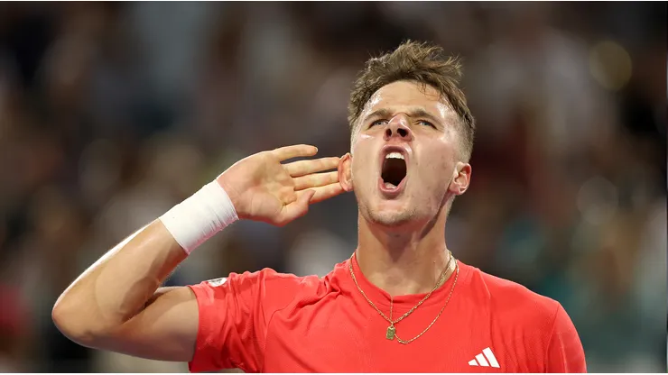 Quién es Jakub Mensik, el rival de Novak Djokovic en la final del Masters de Miami