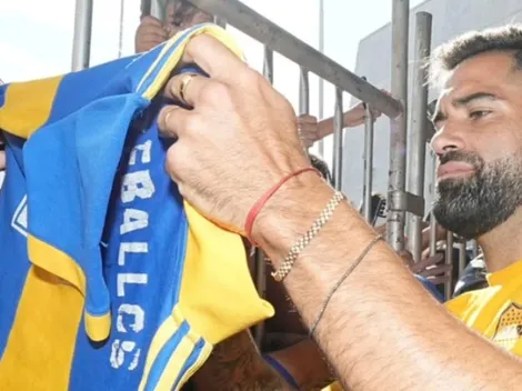 El espectacular recibimiento de los hinchas de Boca al plantel en su llegada a Rosario para enfrentar a Newell's