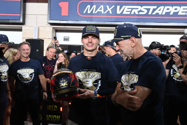 Verstappen lo ganó todo con Adrian Newey, y un llamado desde Aston Martin podría movilizarlo.