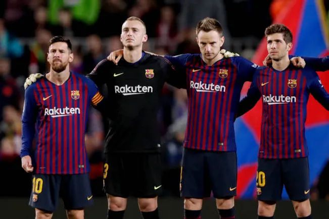Cillessen compartió equipo con Messi en Barcelona.