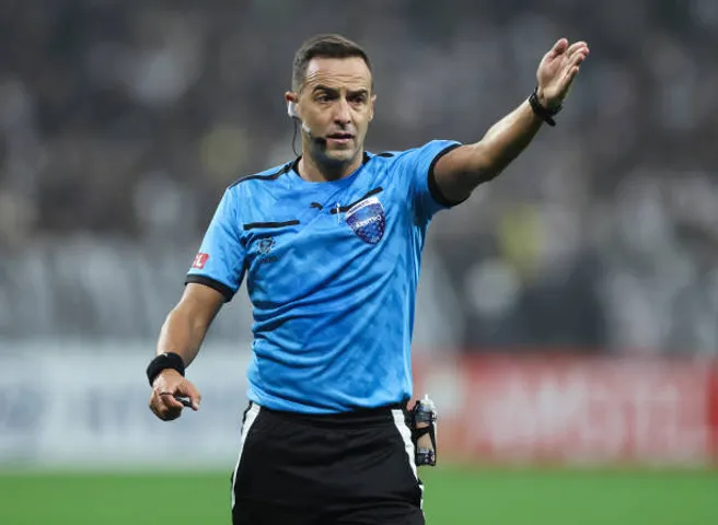 Los árbitros hacían caso omiso a la regla previa porque la penalidad era demasiado alta.