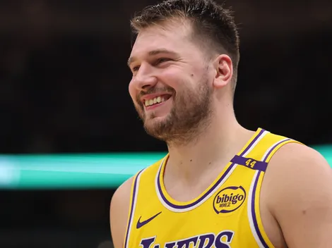 Mientras Stephen Curry gana 55 millones en Golden State Warriors, esto cobra Luka Doncic en Los Angeles Lakers