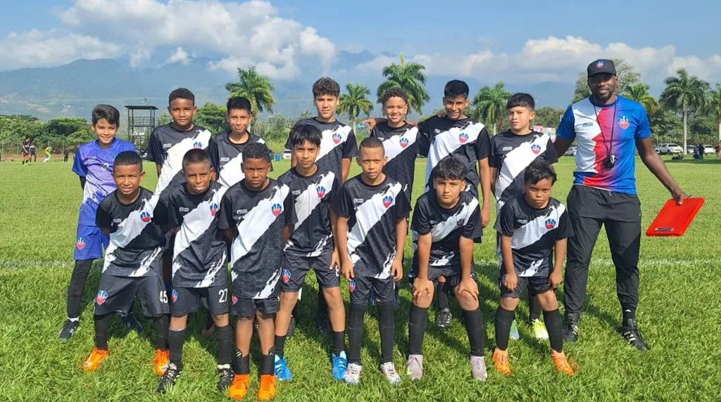 Bonilla tiene su escuelita de fútbol y sueña con llevar jóvenes a Boca.