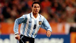 31 Mar 1999: Fernando Redondo of Argentina looks up against Holland in the International Friendly at the Amsterdam ArenA in Holland. The game ended 1-1. Mandatory Credit: Stu Forster /Allsport