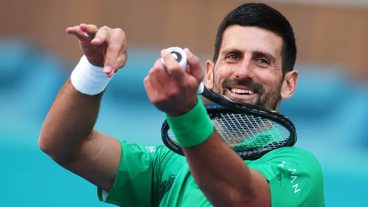 Mientras Roger Federer ganó 130,6 millones de dólares en premios, esto cobró Novak Djokovic en su carrera