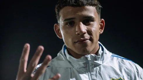 Fue dirigido por Chipi Barijho, se levanta 5 AM para entrenar y marcó 4 goles en la Reserva de Boca