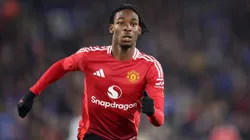 Tiene 18 años, viene de marcar 6 goles en 45 minutos y amenaza con desplazar a Garnacho en Manchester United