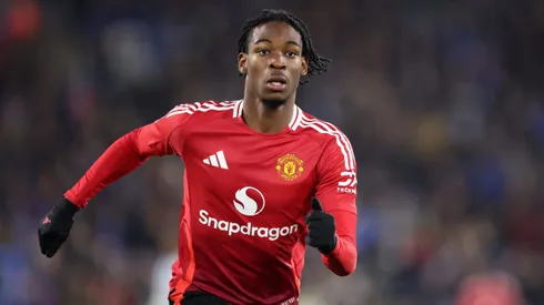 Tiene 18 años, viene de marcar 6 goles en 45 minutos y amenaza con desplazar a Garnacho en Manchester United