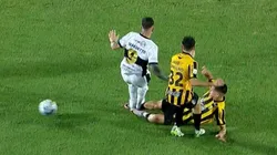 Pipa Benedetto vio la roja en Paraguay.