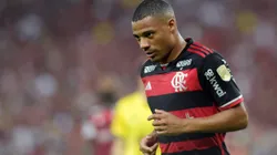 RIO DE JANEIRO, BRAZIL - SEPTEMBER 19: Nicolás de la Cruz of Flamengo looks on during the Copa CONMEBOL Libertadores 2024 Quarterfinal match between Flamengo and Peñarol at Maracana Stadium on September 19, 2024 in Rio de Janeiro, Brazil. (Photo by Dhavid Normando/Getty Images)