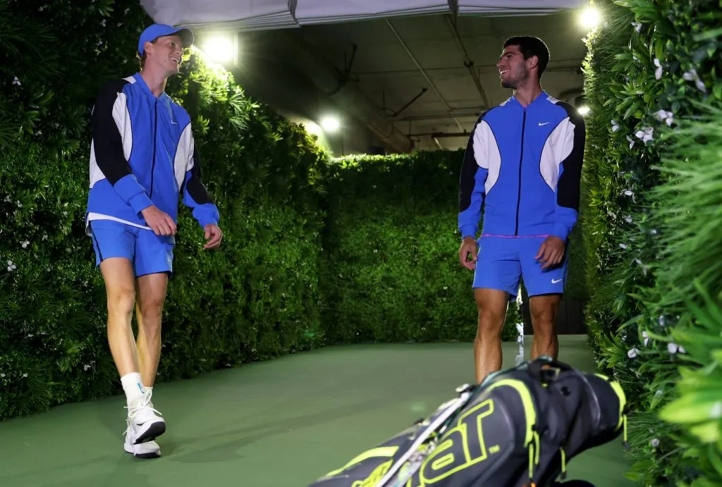 Sinner y Alcaraz en la previa de su partido en Indian Wells 2024. (Foto: Getty).