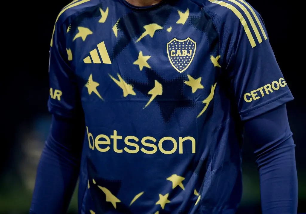 Boca tiene Betsson en el pecho y Cetrogar en las mangas. (Foto: Getty).