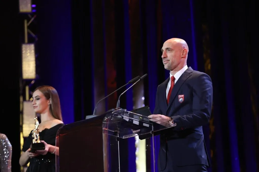 Zabaleta en la gala de fin de año de la Federación Albanesa. Foto IG.