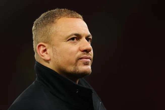 Wes Brown ahora intenta rehacer su vida, tras la bancarrota.