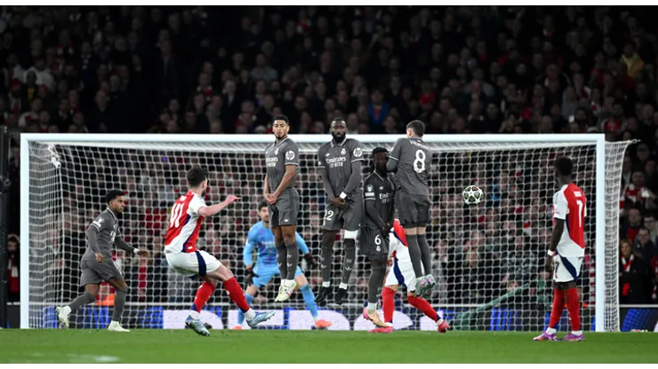 Los dos golazos de tiro libre de Rice en el 3-0 del Arsenal vs Real Madrid