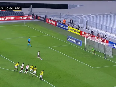 El penal que falló Driussi en el arranque del partido