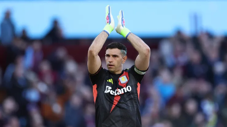 Dibu Martínez, clave en Aston Villa.