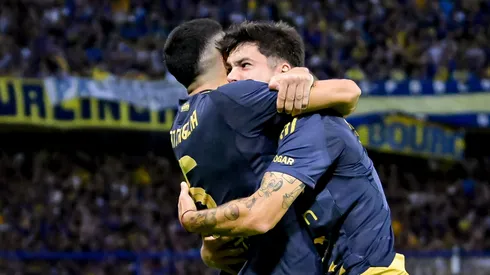 Los jugadores de Boca celebran el gol ante Barracas.