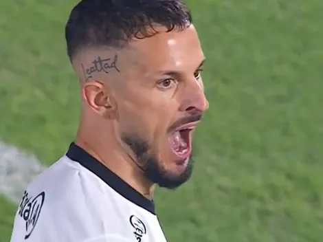 La furia de Darío Benedetto en la derrota de Olimpia vs. Vélez