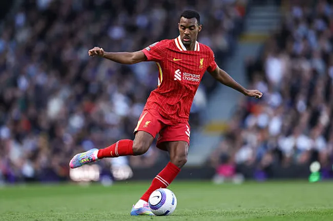 Gravenberch tiene similitudes con Bellingham y su ficha está valuada sobre los 70 millones.