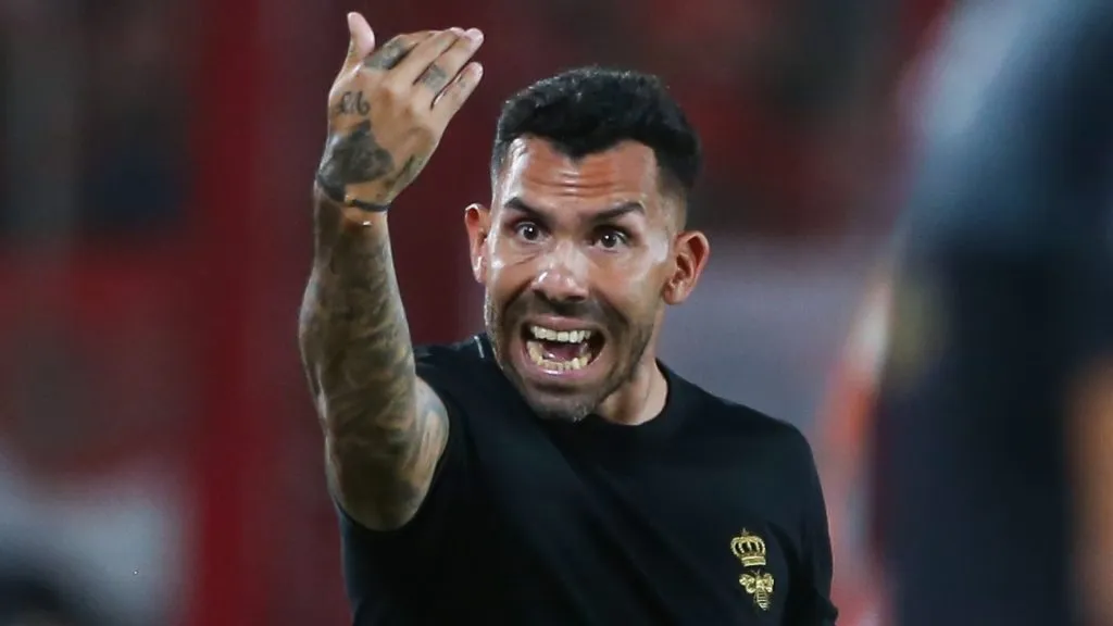 Carlos Tevez está sin trabajo luego de dirigir a Independiente.