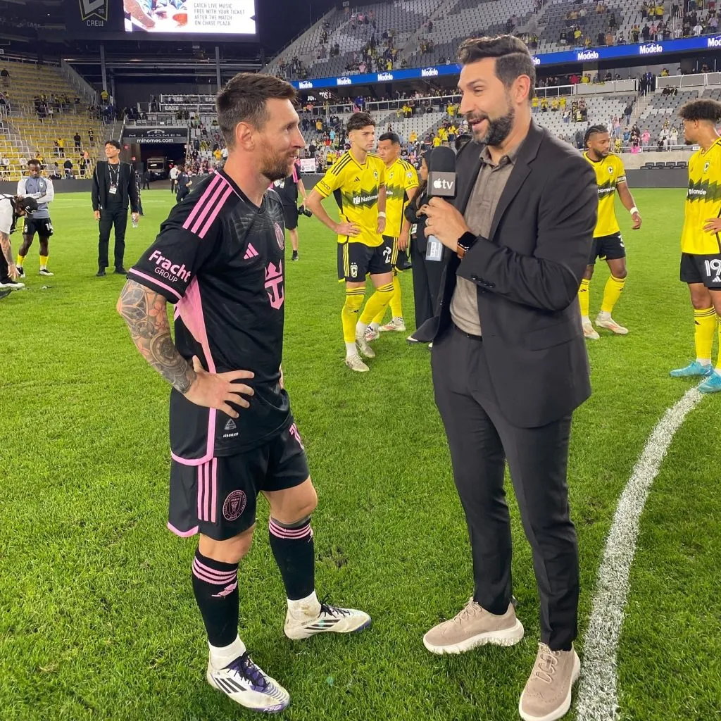 Valeri con Messi después del partido. Foto IG.