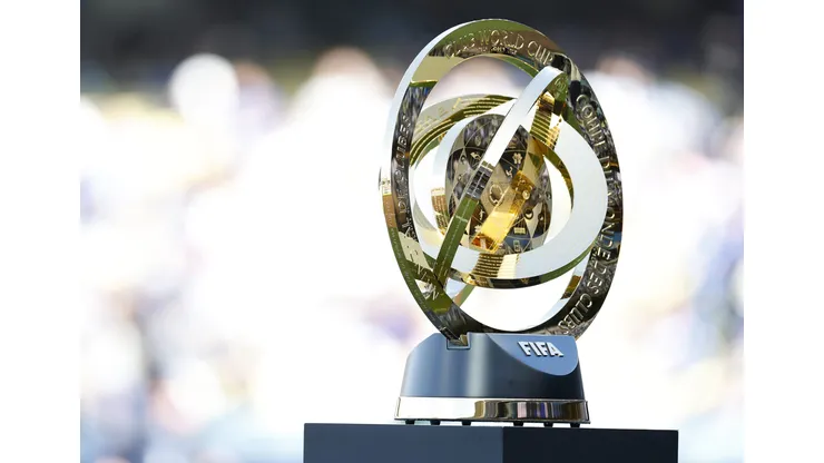 Este es el trofeo que se le dará al equipo campeón del Mundial de Clubes 2025. (Getty Images)