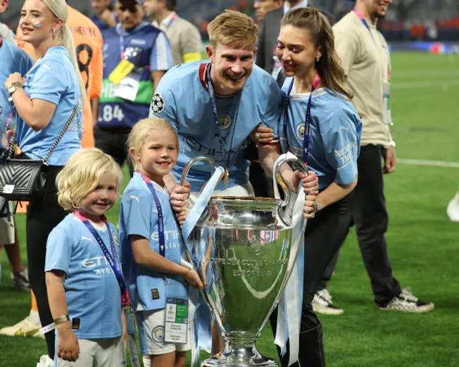 La felicidad de su familia, una de las prioridades marcadas por De Bruyne para elegir su próximo destino.