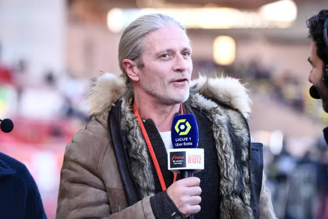 Emmanuel Petit señaló a Dibu Martínez y cree que ha pasado todo tipo de límite.