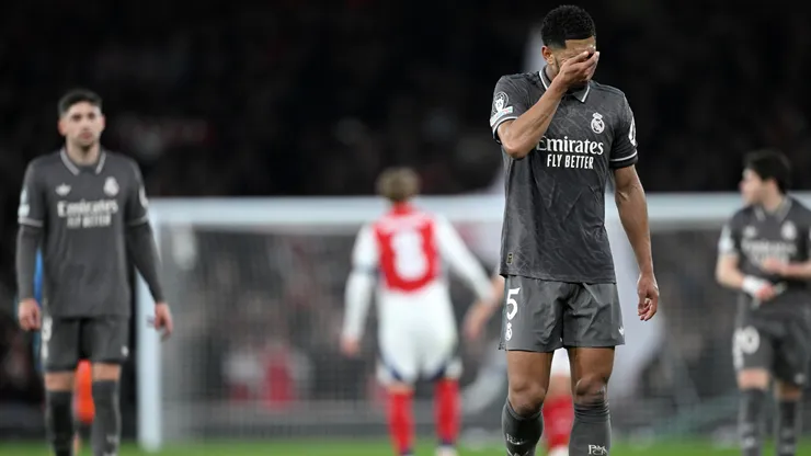 Los jugadores del Real Madrid lamentan la derrota ante Arsenal.