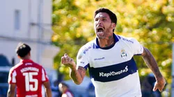 El gol del Pata Castro para Gimnasia ante Estudiantes en el clásico de La Plata