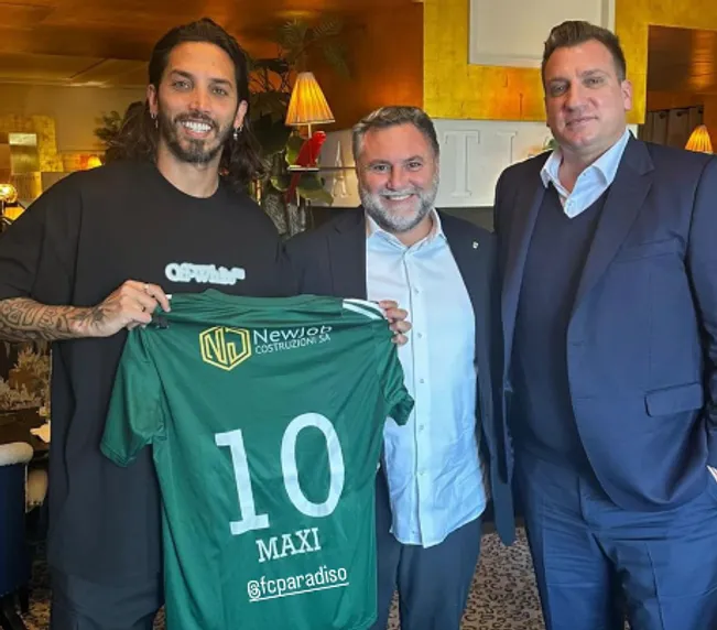 Con la 10 y acompañado de Schelotto, Maxi López fue recibido en Suiza (Foto: @officialmaxilopez).