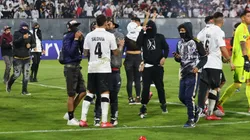 Los hinchas de Colo Colo invadieron el campo de juego