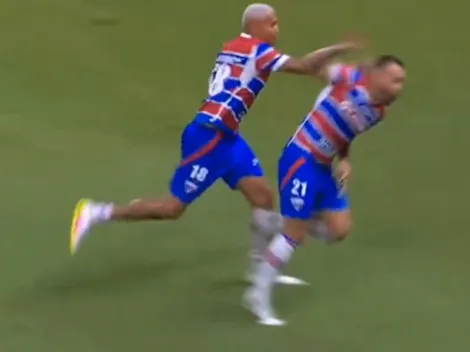 Insólito: Deyverson empujó a un compañero para festejar un gol en el Brasileirao, lo lesionó y el tanto fue anulado