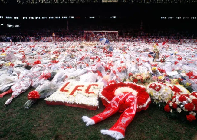 Anfield se transformó en un santuario el día después.