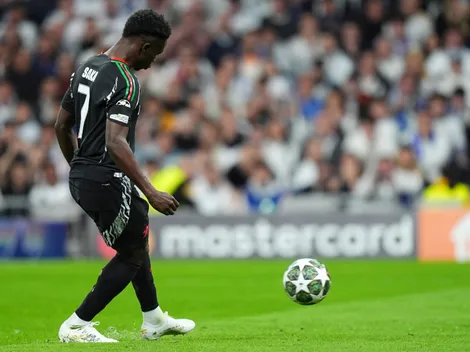 Saka picó el penal y Courtois se lo atajó para darle vida a Real Madrid