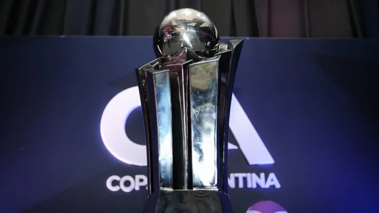 El trofeo de la Copa Argentina.