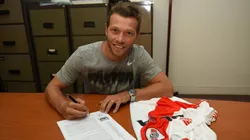 Nicolás Domingo en la firma de su contrato con River a comienzos de 2016