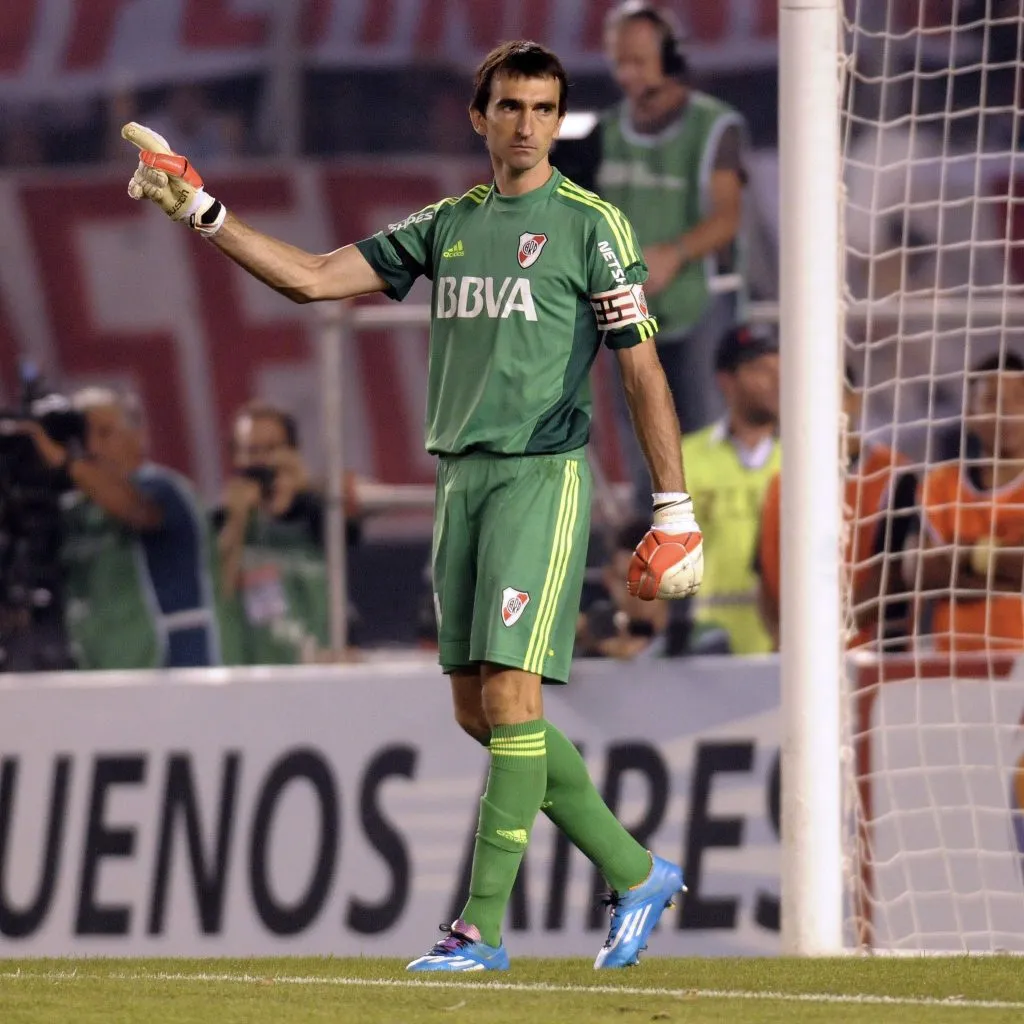 Barovero celebra el penal atajado ante Gigliotti. (Foto. Prensa River).
