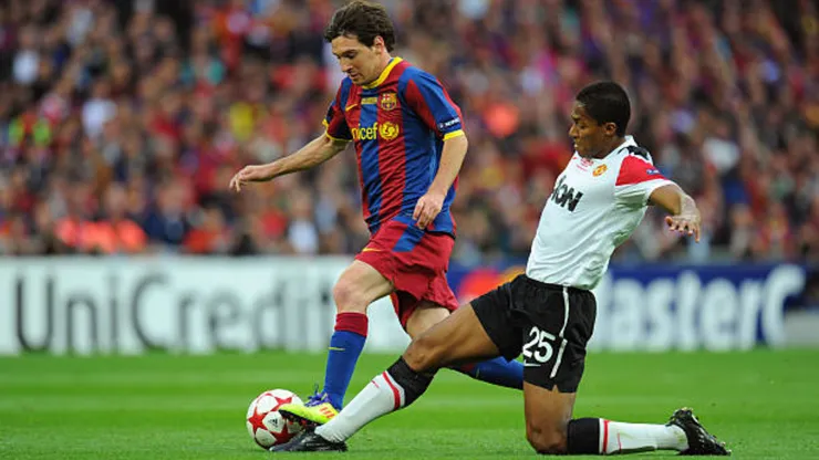 Antonio Valencia y Lionel Messi en la final de la UEFA Champions League 2010/11.