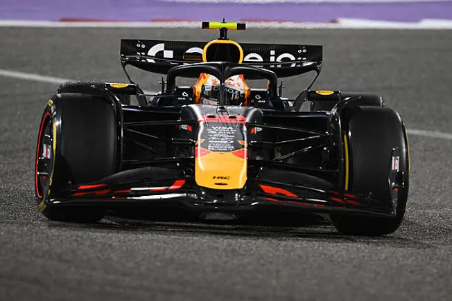 El rendimiento de Tsunoda en este 2025 no le permitiría seguir en F1 con el ascenso de Lindblad. (Getty)